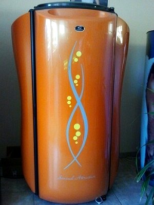 Repasované kompaktné vertikálne solárium Alisun V Compact