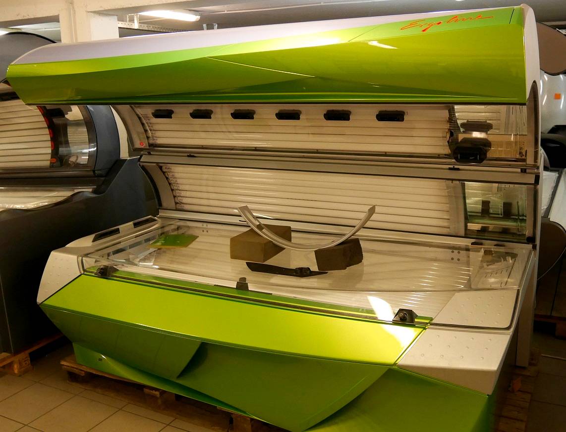 Repasované horizontálne solárium Ergoline 500 Evolution v zelenej farbe